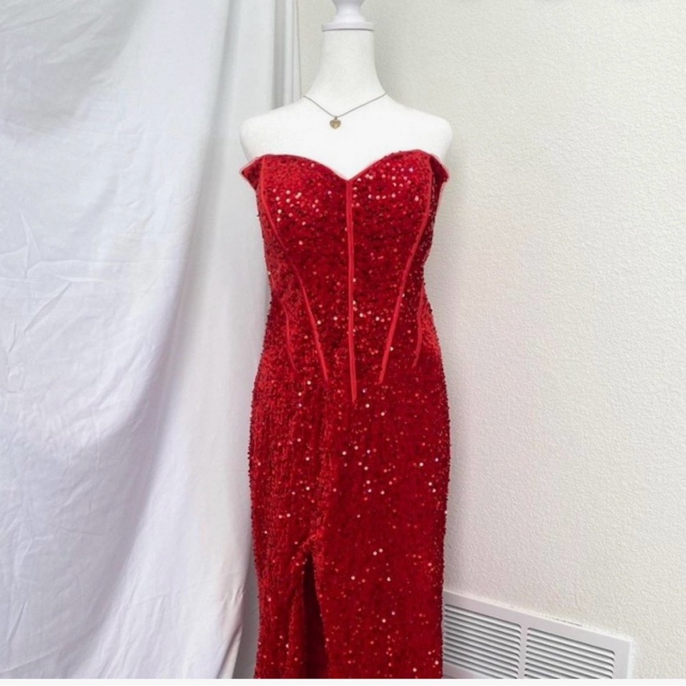 NWT, Elegant Red Strapless Dress